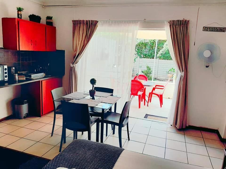 Aandrus Guesthouse ブルームフォンテーン エクステリア 写真
