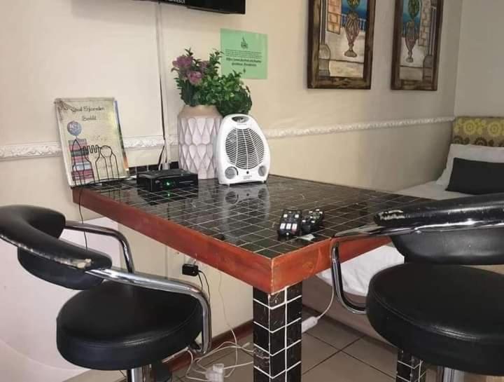 Aandrus Guesthouse ブルームフォンテーン エクステリア 写真