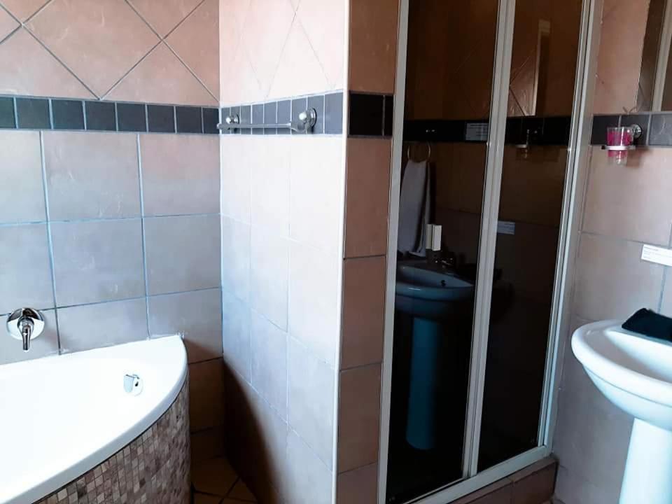 Aandrus Guesthouse ブルームフォンテーン エクステリア 写真