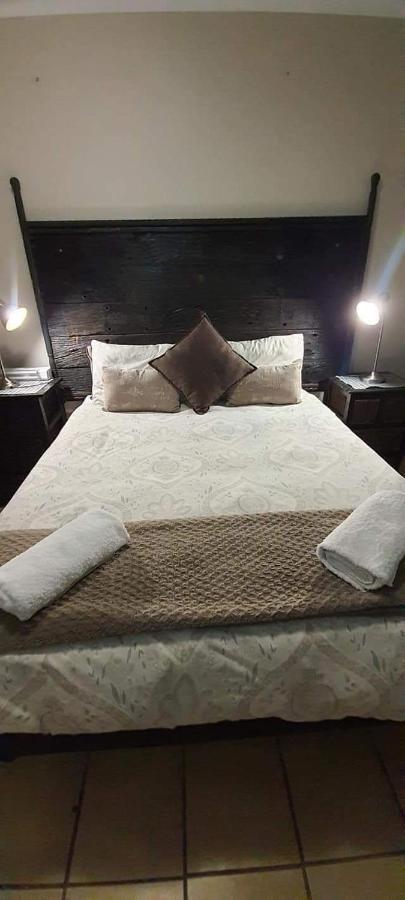Aandrus Guesthouse ブルームフォンテーン エクステリア 写真