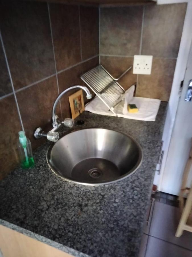 Aandrus Guesthouse ブルームフォンテーン エクステリア 写真
