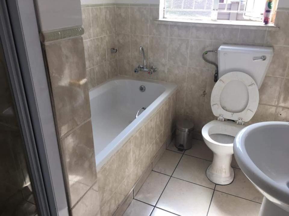 Aandrus Guesthouse ブルームフォンテーン エクステリア 写真