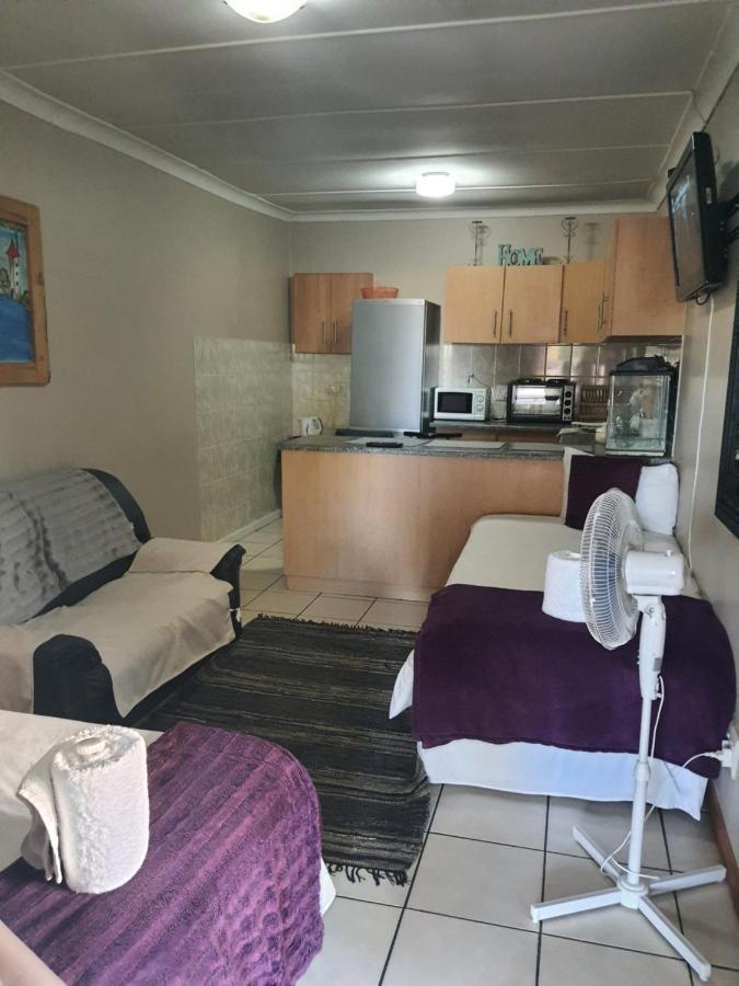 Aandrus Guesthouse ブルームフォンテーン エクステリア 写真