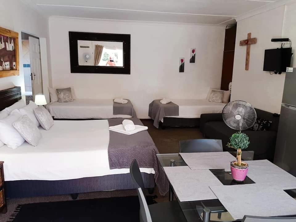 Aandrus Guesthouse ブルームフォンテーン エクステリア 写真