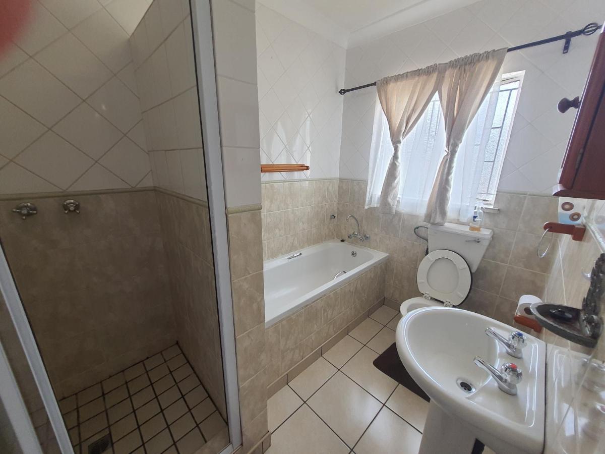 Aandrus Guesthouse ブルームフォンテーン エクステリア 写真