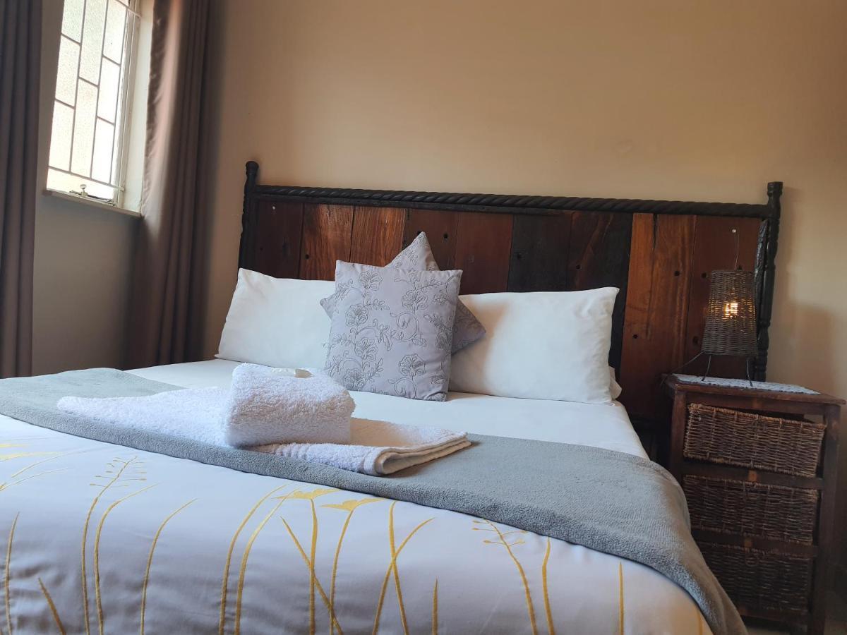 Aandrus Guesthouse ブルームフォンテーン エクステリア 写真