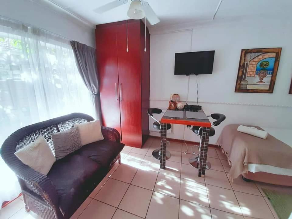 Aandrus Guesthouse ブルームフォンテーン エクステリア 写真