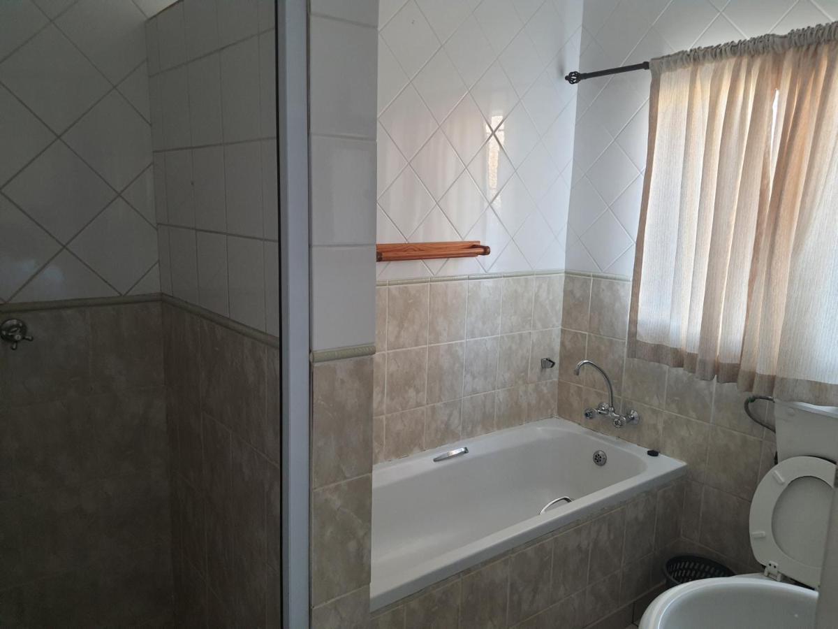 Aandrus Guesthouse ブルームフォンテーン エクステリア 写真