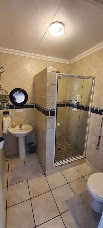 Aandrus Guesthouse ブルームフォンテーン エクステリア 写真