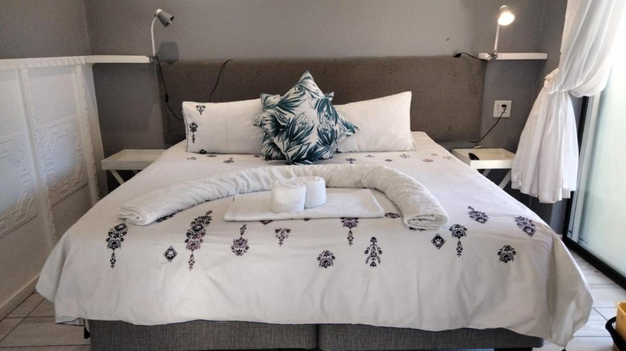 Aandrus Guesthouse ブルームフォンテーン エクステリア 写真