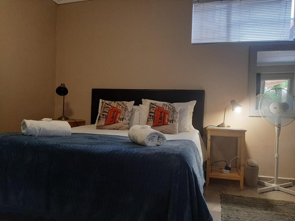 Aandrus Guesthouse ブルームフォンテーン エクステリア 写真