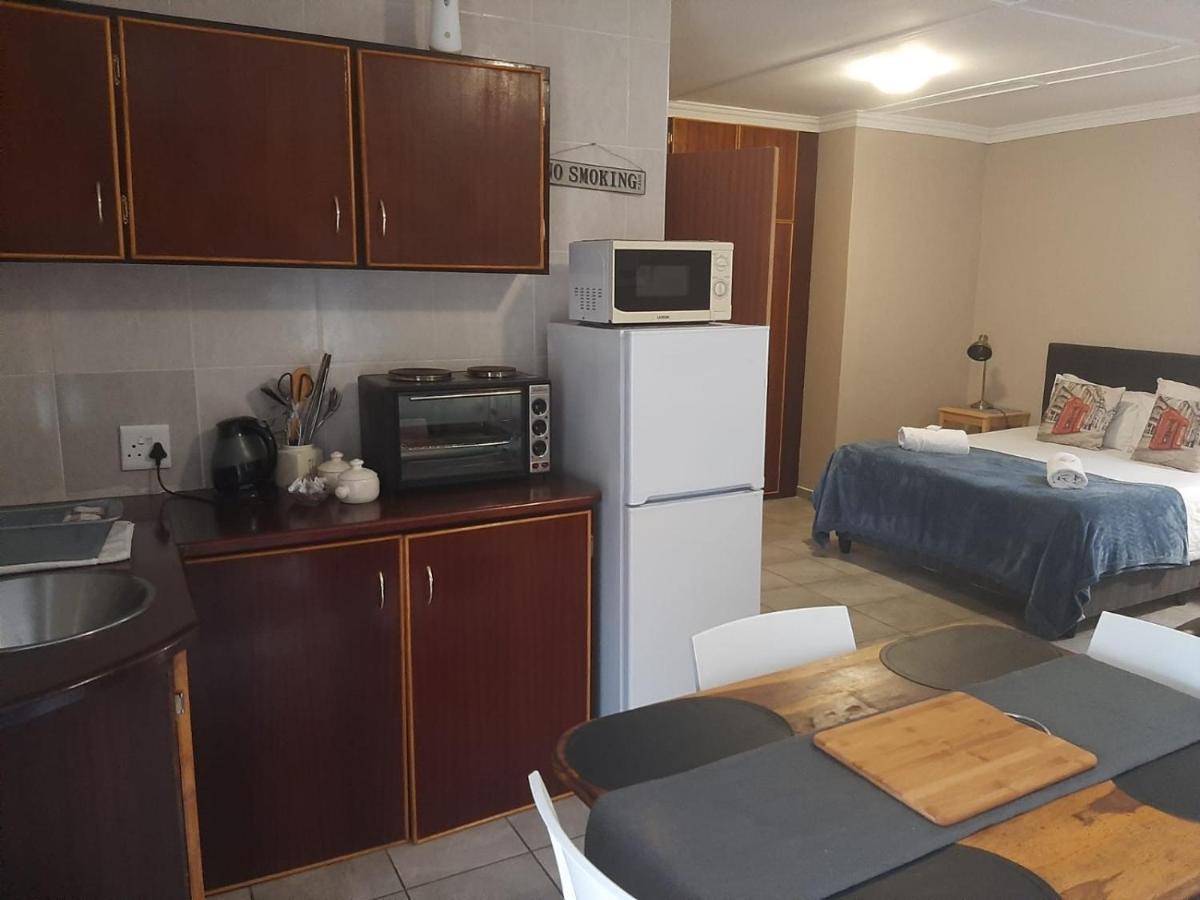 Aandrus Guesthouse ブルームフォンテーン エクステリア 写真