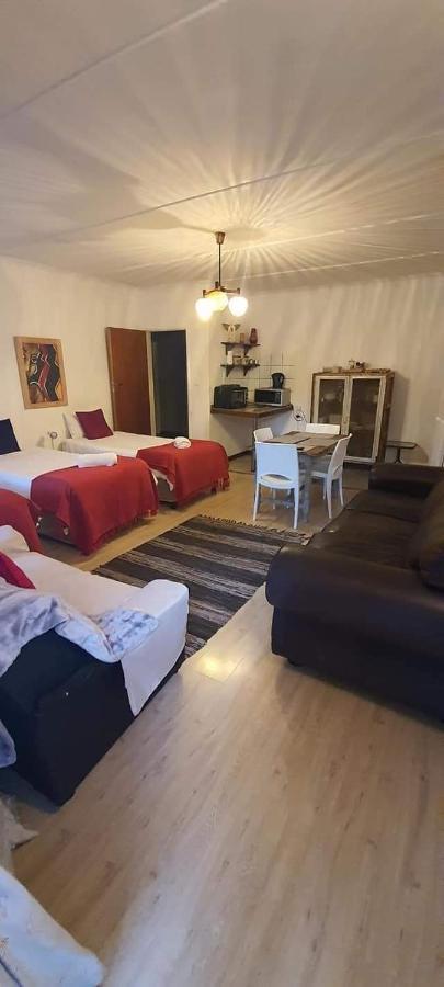Aandrus Guesthouse ブルームフォンテーン エクステリア 写真