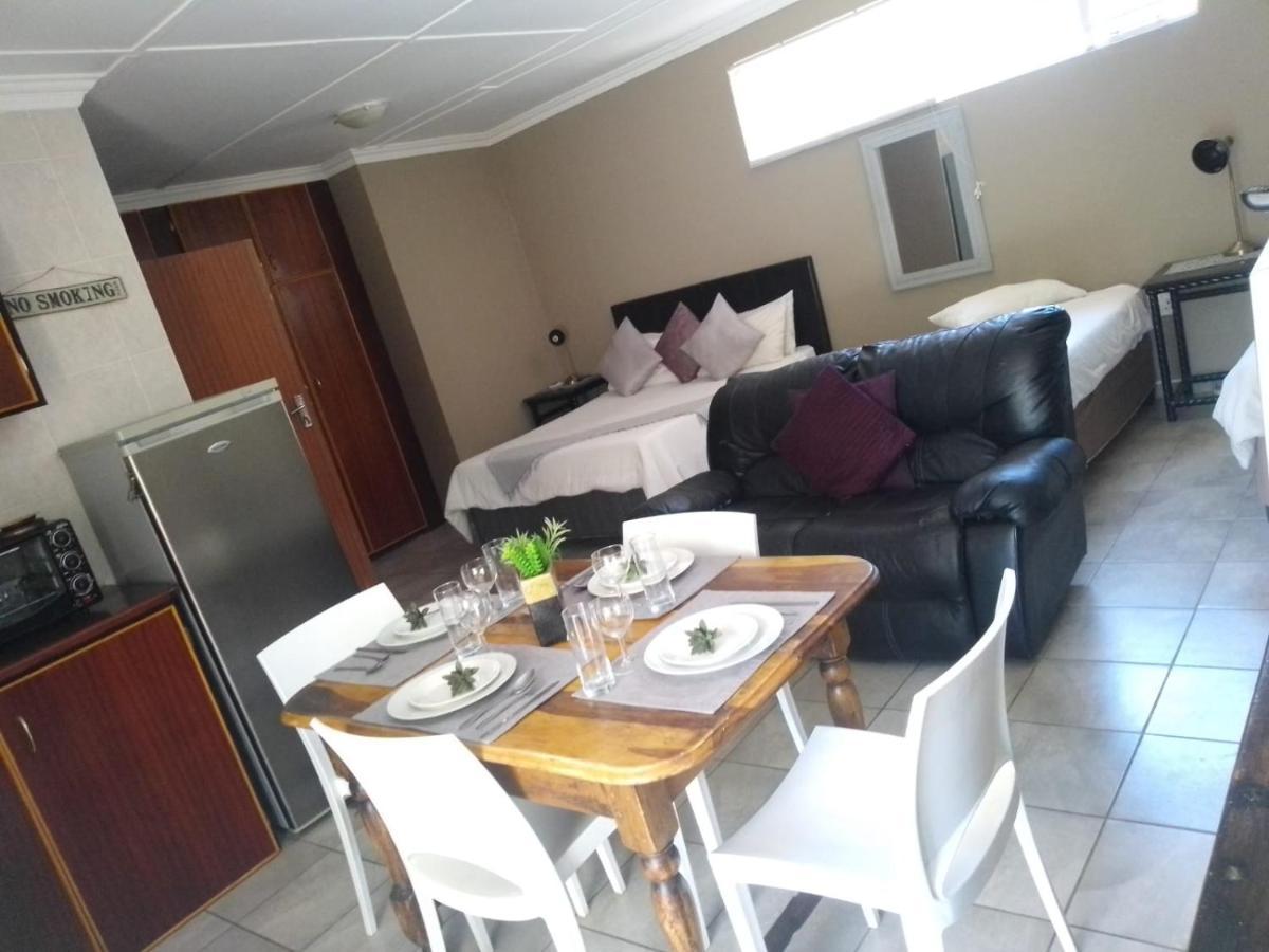 Aandrus Guesthouse ブルームフォンテーン エクステリア 写真