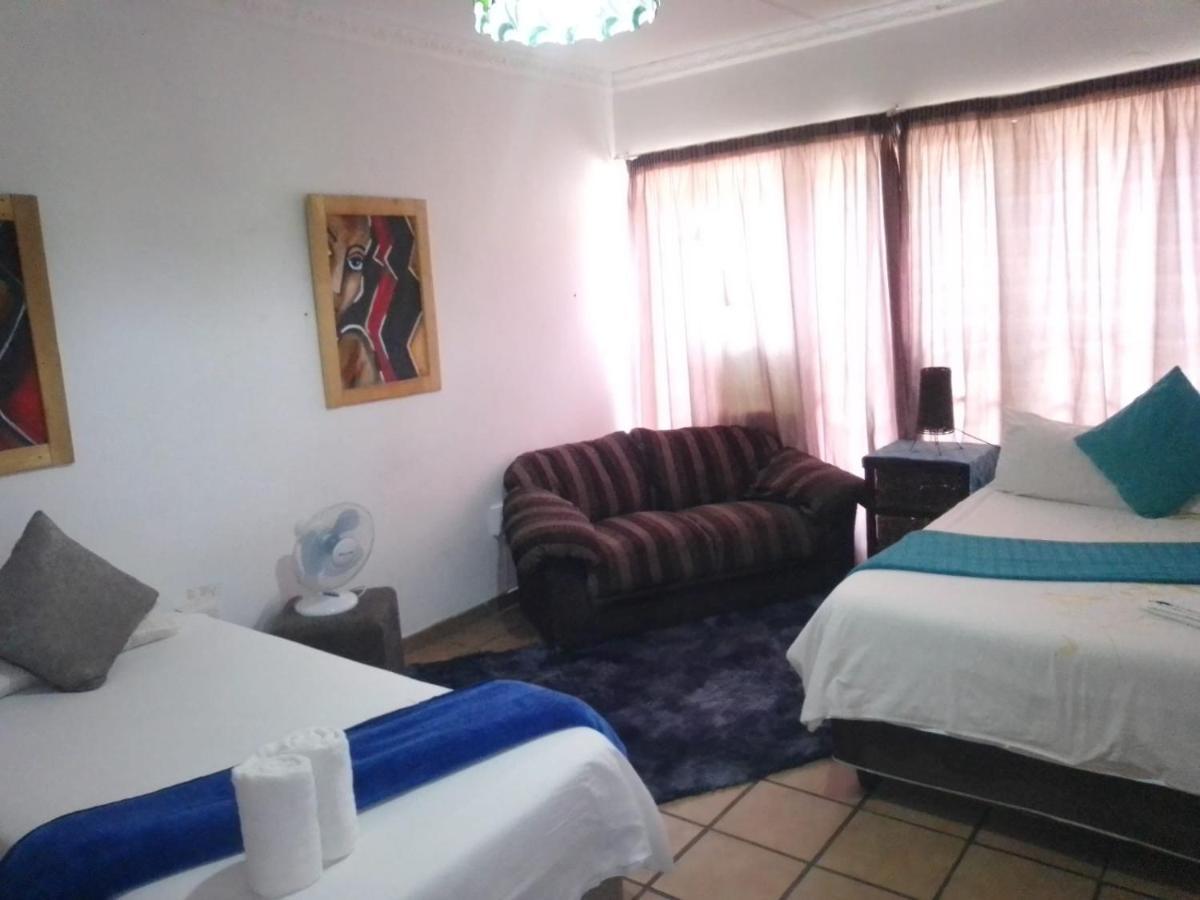 Aandrus Guesthouse ブルームフォンテーン エクステリア 写真