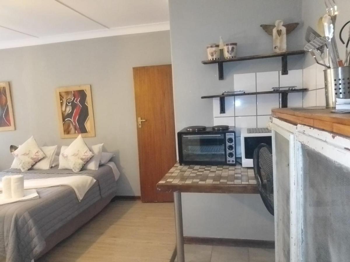 Aandrus Guesthouse ブルームフォンテーン エクステリア 写真