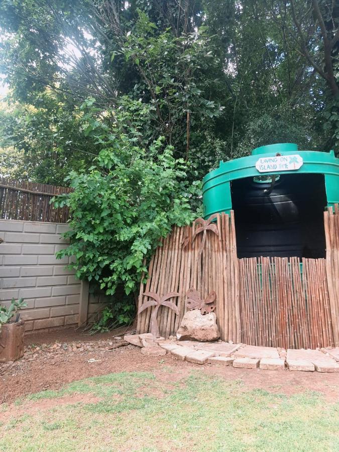 Aandrus Guesthouse ブルームフォンテーン エクステリア 写真